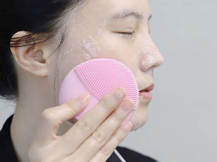 máy rửa mặt cho da mụn